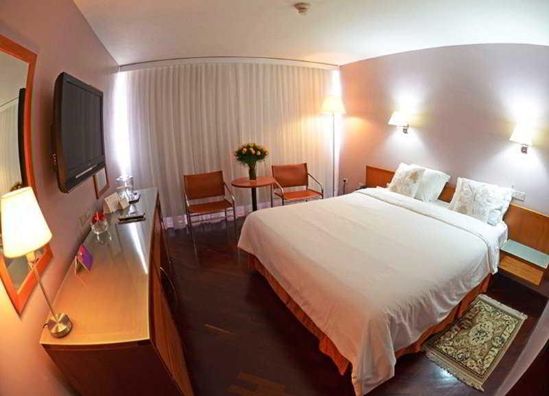 Hotel Paseo De Las Mercedes 卡拉卡斯 外观 照片