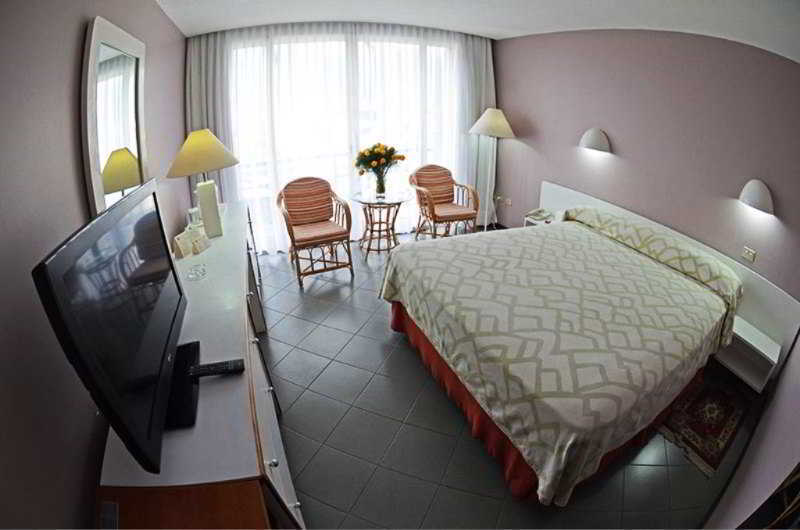 Hotel Paseo De Las Mercedes 卡拉卡斯 外观 照片