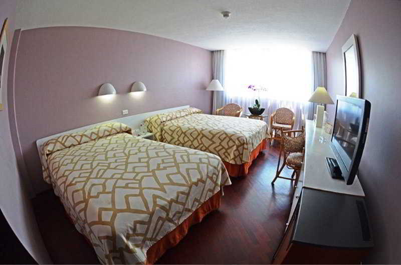 Hotel Paseo De Las Mercedes 卡拉卡斯 外观 照片